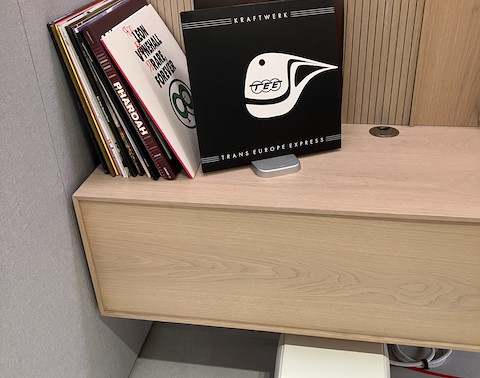 Kraftwerk im "Living Room" – gar nicht schwer, gute Platten in der KMG zu finden.