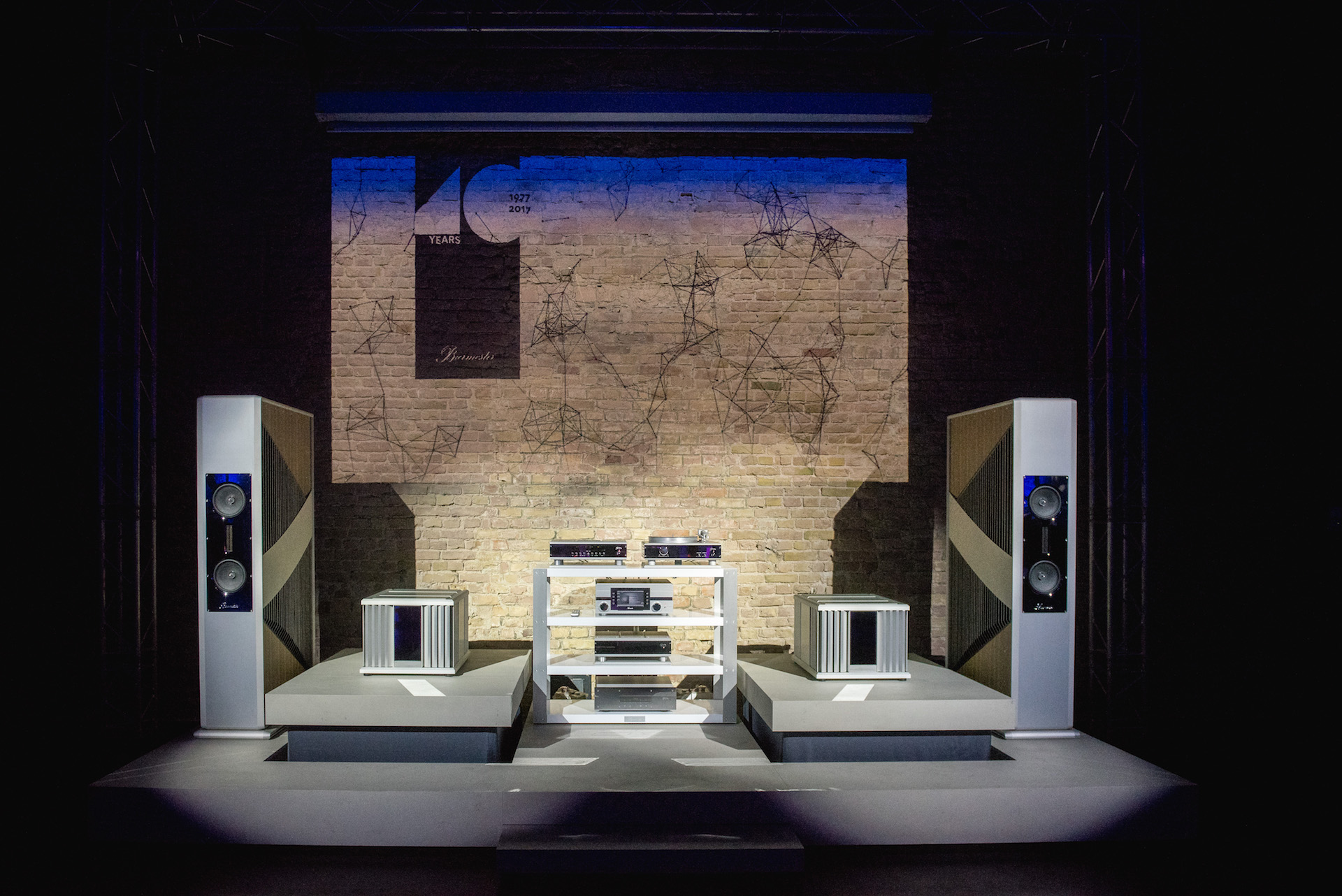 Burmester firar 40 år med imponerande Hi-Fi-utställning med exklusiva högtalare och förstärkare.