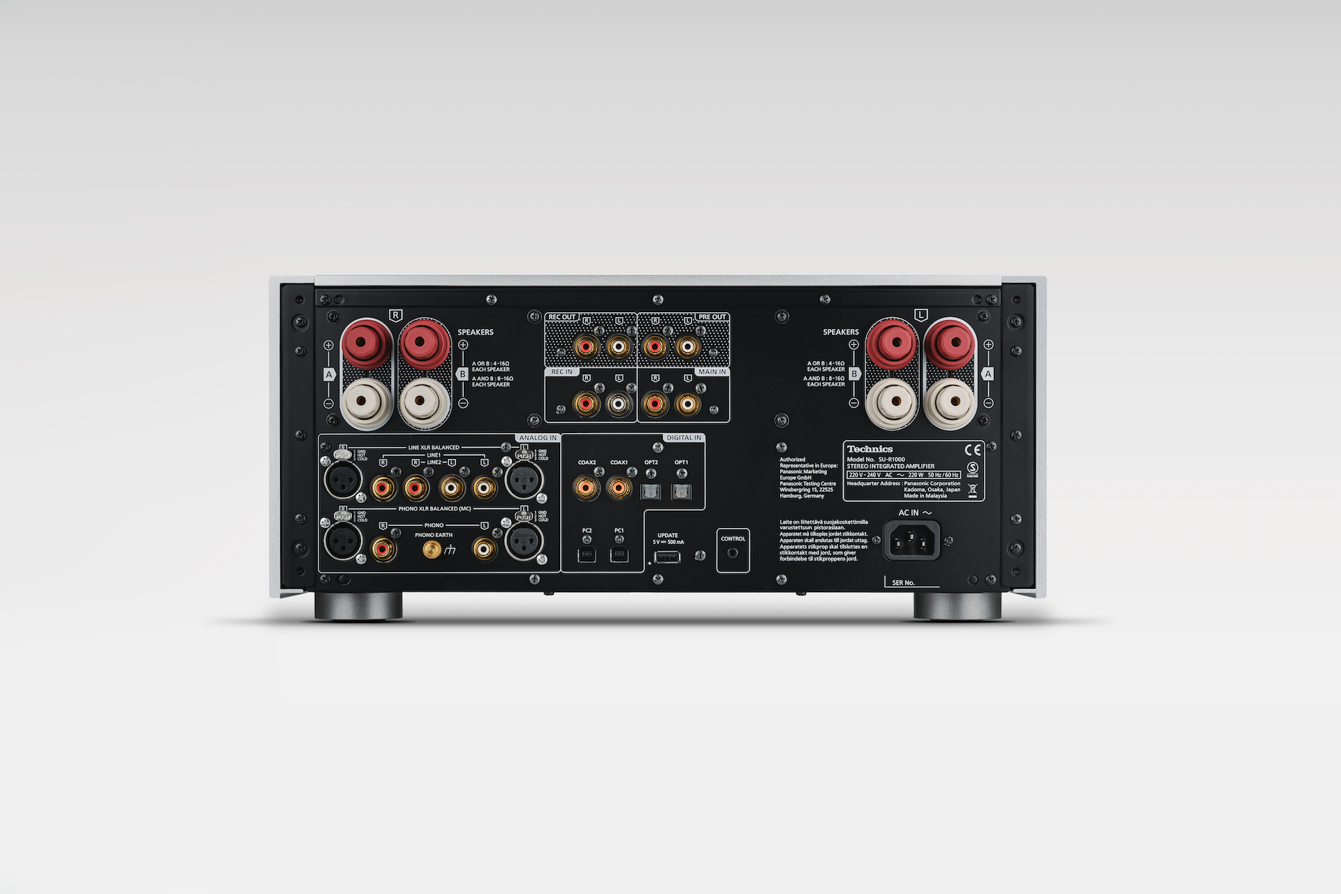 Baksidan av Technics SU-R1000 förstärkare med många anslutningar för högtalare och både analoga och digitala källor.