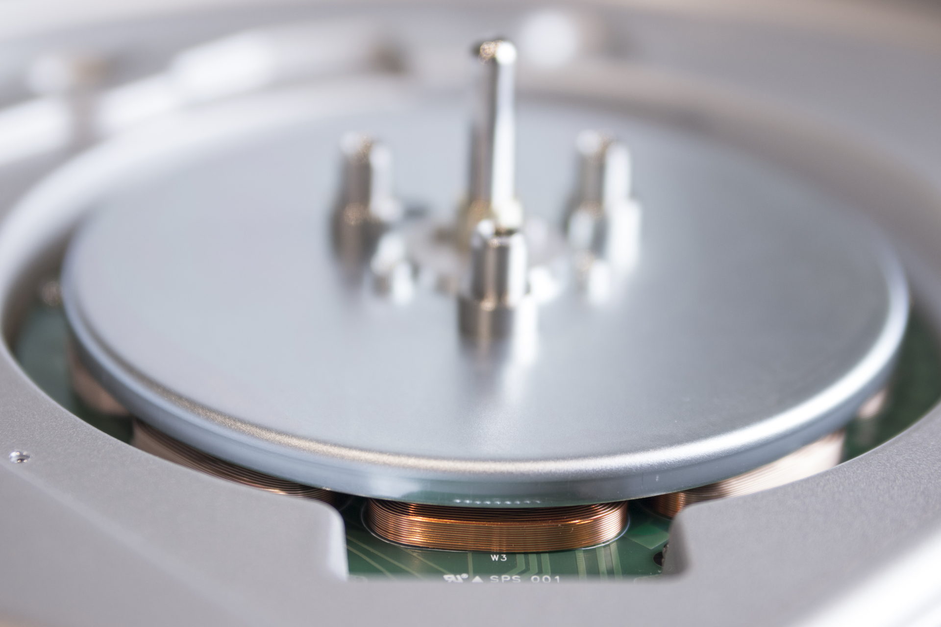 Närbild av Technics SL-1000R med exakt skivtallsdrift för utmärkt ljudkvalitet, perfekt för vinylälskare.