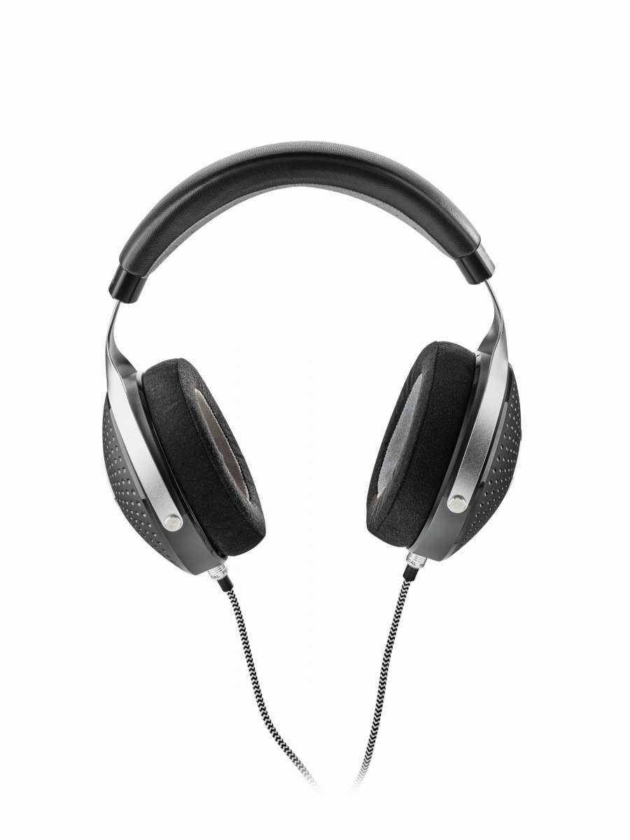 Focal Elegia-hörlurar för högkvalitativt ljud, idealiska för musikälskare som vill njuta privat.
