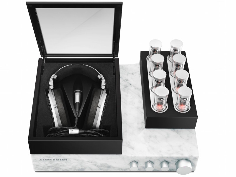 Sennheiser Orpheus hörlurar, kända för sin lyx och enastående ljudkvalitet i en unik design.
