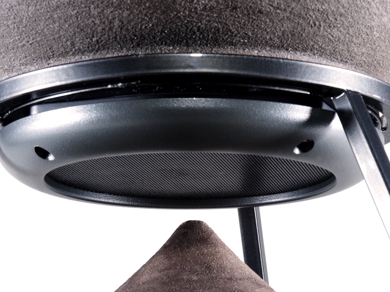 Altoparlante unico di Architettura Sonora con design innovativo e artigianato toscano per un'esperienza sonora immersiva.