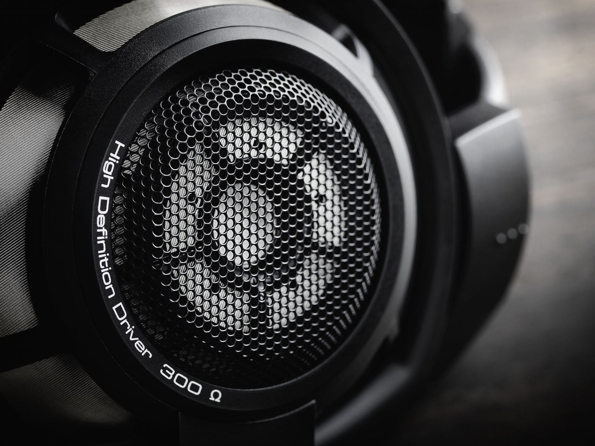 Sennheiser HD 800 S hörlurar med högupplöst ljud och 300 ohm-drivrutin för enastående lyssnarupplevelse.