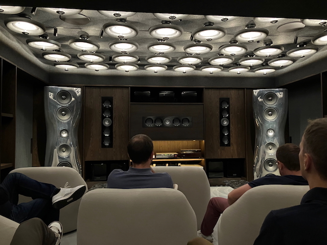 I det stora lyssningsrummet upplevde vi Muon och en utmärkt Dolby Atmos-demonstration.