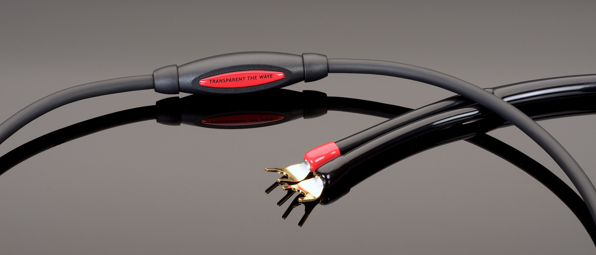 Högkvalitativ ljudkabel med guldpläterade kontakter, perfekt för kräsna Hi-Fi-entusiaster.